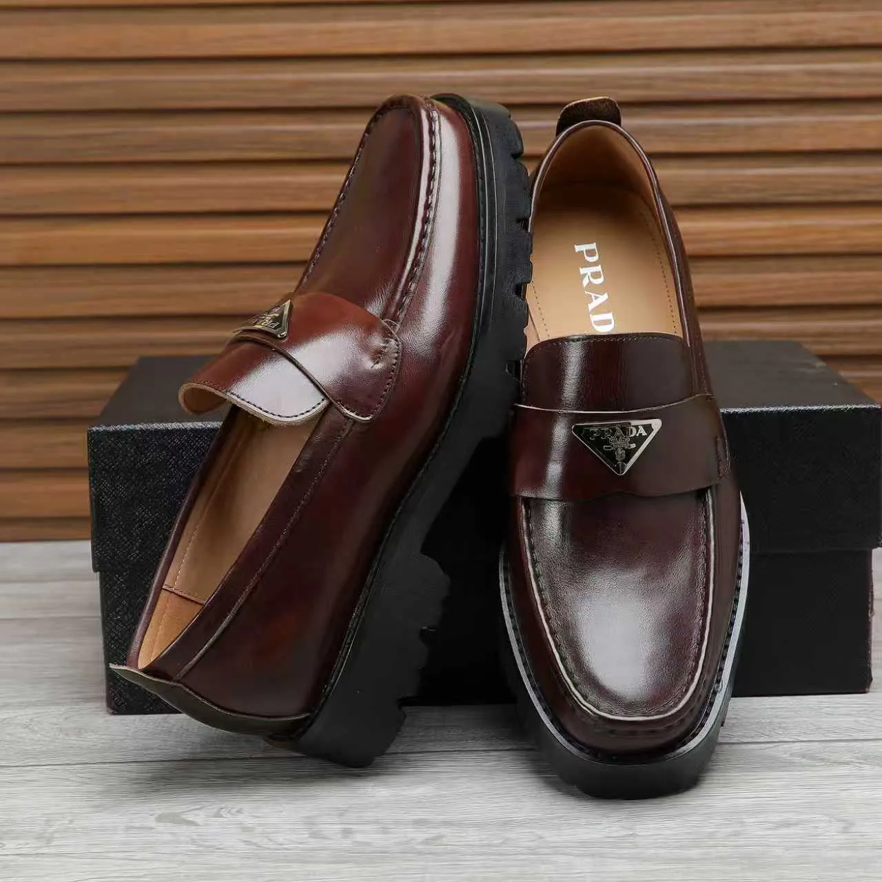 Men's shoes 💰540 💰💰🎩🎩【Prada】Counter 1:1⬆️original reproduction, absolute quality🆗original outsole, high-quality imported rubber, wear-resistant and non-slip, never degummed, upper material: imported first-layer cowhide➕anti-slip foam outsole, official website material, inner material: water-dyed leather lining, 6 colors available! Code number 38-45